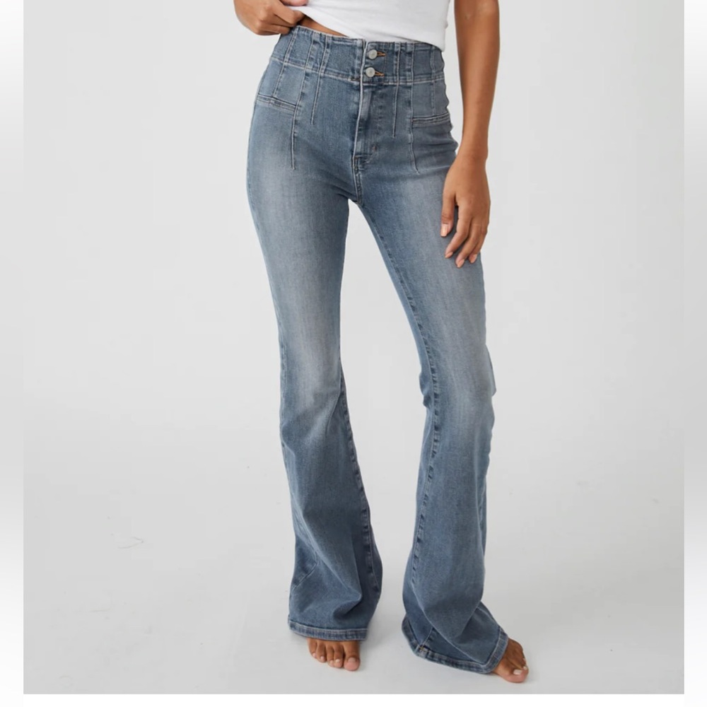 We The Free Jayde fits Super high rise, Flare leg light wash sz 32 sold out
